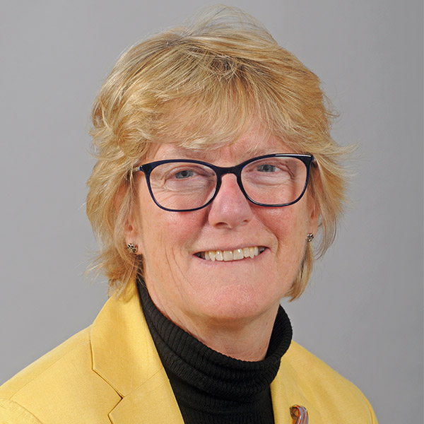 Dame Sally C. Davies教授の顔写真